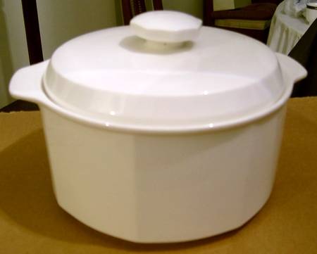 Tangent 3 Quart Round Covered Casserole