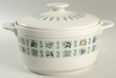 Tapestry 2 Qt Round Covered Casserole