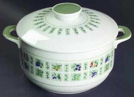 Tapestry Medium Oven-to-Table Round Covered Casserole