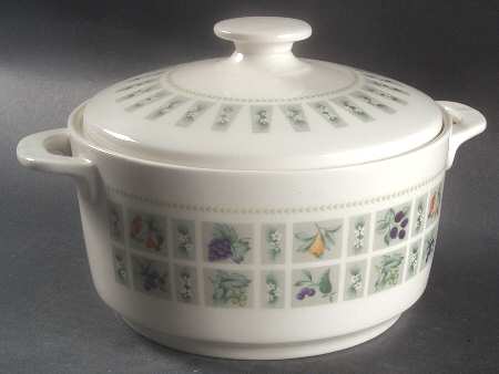 Tapestry 1.25 Qt Round Covered Casserole