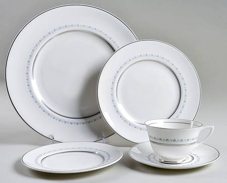 Tiara 40 Piece Estate Set