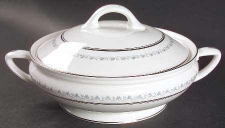Tiara Round Covered Vegetable