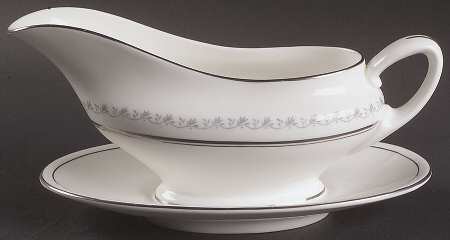 Tiara Gravy Boat with Attached Underplate