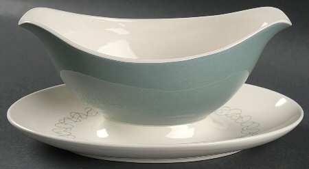 Tracery Gravy Boat with Attached Underplate
