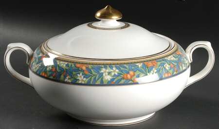 Tudor Grove Round Covered Vegetable