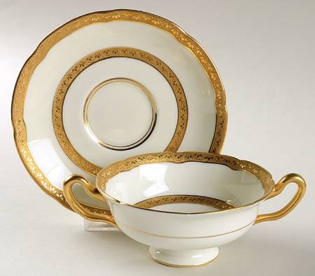 V1640 Footed Cream Soup Bowl & Saucer Set
