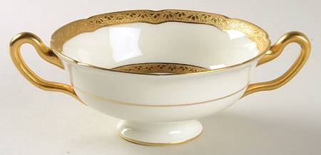 V1640 Footed Cream Soup Bowl