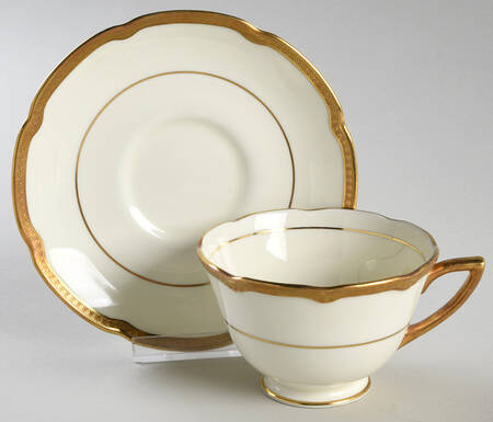 V2102 Footed Cup & Saucer Set