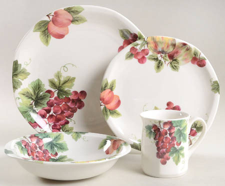 Vintage Grape 32 Piece Estate Set