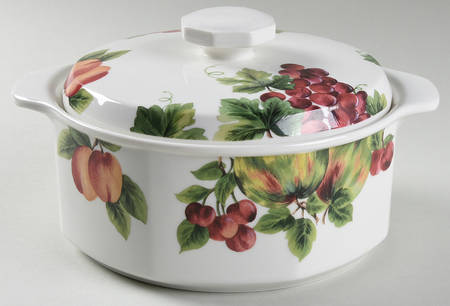 Vintage Grape 1.75 Qt Round Covered Casserole