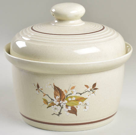 Wild Cherry 2.5 Qt Round Covered Casserole