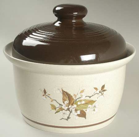 Wild Cherry 2.5 Qt Round Covered Casserole