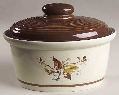 Wild Cherry 2.5 Quart Oval Covered Casserole