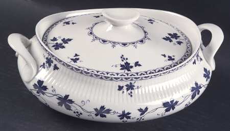 Yorktown Oval Covered Vegetable