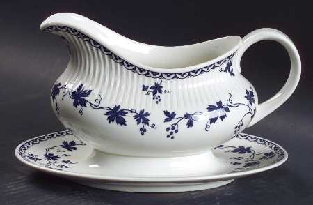 Yorktown Gravy Boat with Attached Underplate