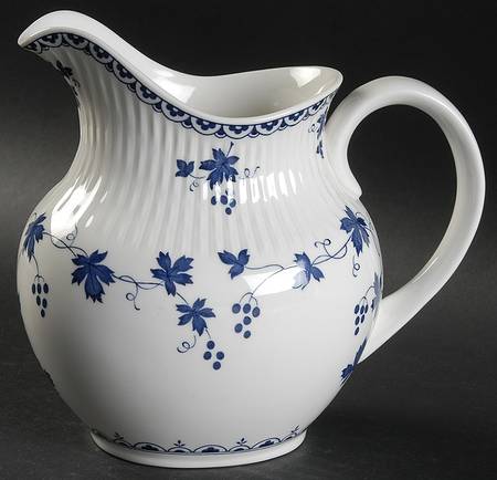 Yorktown 24 Oz Pitcher