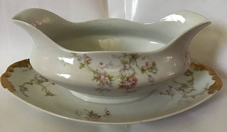 RDN20 Gravy Boat with Attached Underplate