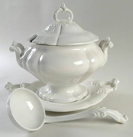 Heirloom Tureen & Lid w/Ladle & Underplate
