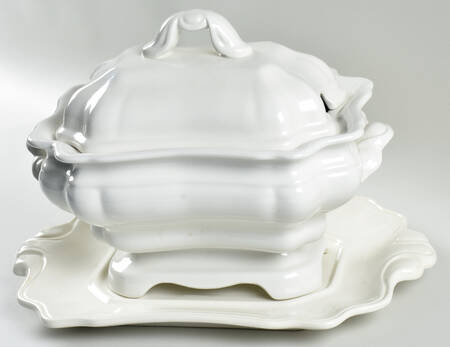 Heirloom Tureen & Lid w/Underplate