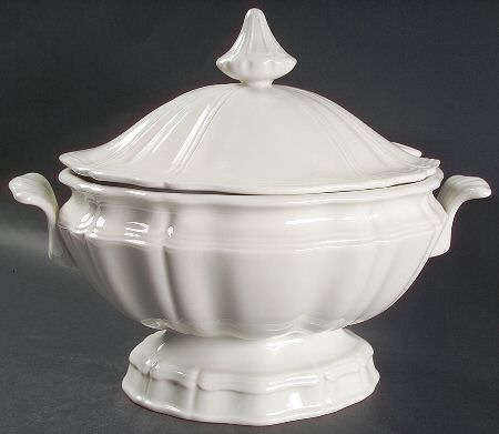 Heirloom Oval Tureen & Lid