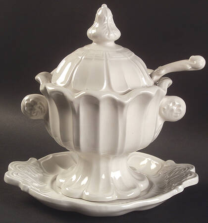 Sydenham Sauce Boat & Lid & Underplate & Ladle by Red Cliff