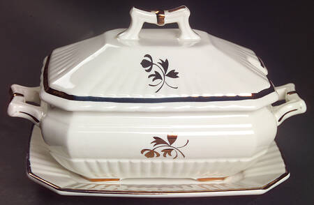 Tea Leaf Gravy Boat & Lid w/Underplate by Red Cliff