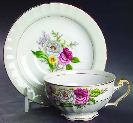 Bouquet Footed Cup & Saucer Set