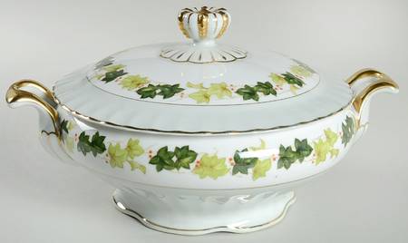 Lawndale Round Covered Vegetable by Regal (Japan)
