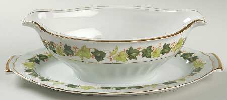 Lawndale Gravy Boat with Attached Underplate