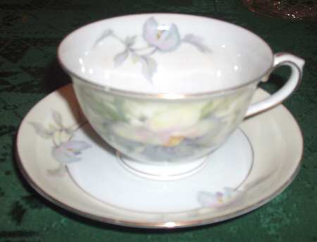 Pastelle Footed Cup & Saucer Set