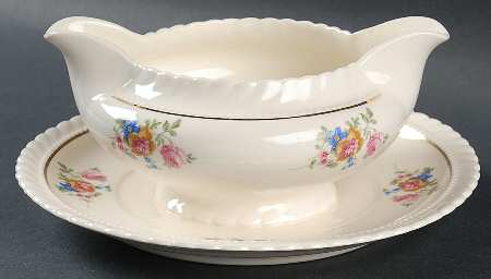 REV2 Gravy Boat with Attached Underplate