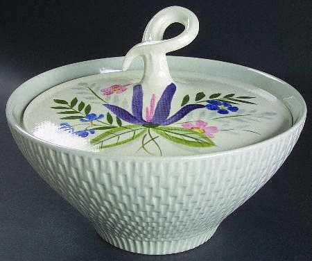 Country Garden 1.75 Qt Round Covered Casserole