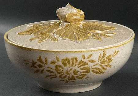 Damask 2 Qt Round Covered Casserole