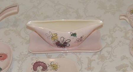 Fantasy Gravy Boat with Attached Underplate