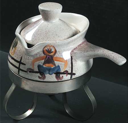 Round Up Gravy & Lid w/Copper Metal Stand