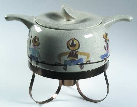 Round Up 4 Qt Rd Covered Casserole w/Copper Metal Stand