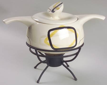 Smart Set 1 Qt Rd Covered Casserole w/Black Metal Stand