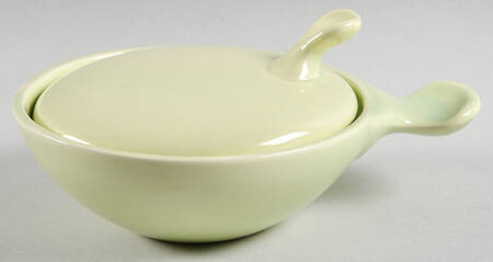 Town and Country Chartreuse Handled Marmite & Lid