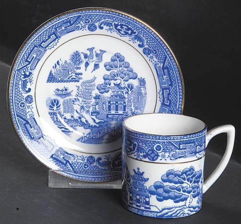 Blue Willow Flat Demitasse Cup & Saucer Set