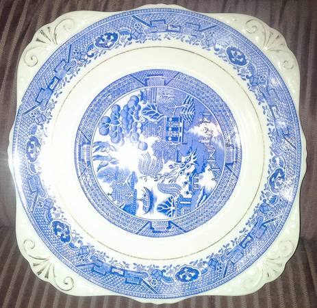 Blue Willow Square Luncheon Plate