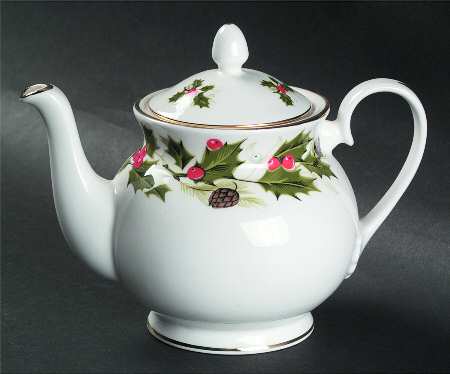 Noel (Holly Backstamp, Smooth) Mini Teapot & Lid