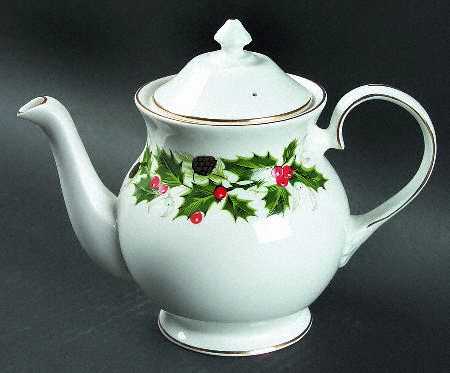 Noel (Holly Backstamp, Smooth) Teapot & Lid
