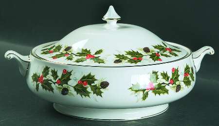 Noel (Holly Backstamp, Smooth) Round Covered Vegetable