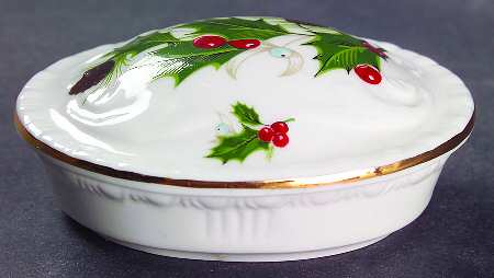 Noel (Holly Backstamp, Smooth) Oval Box & Lid