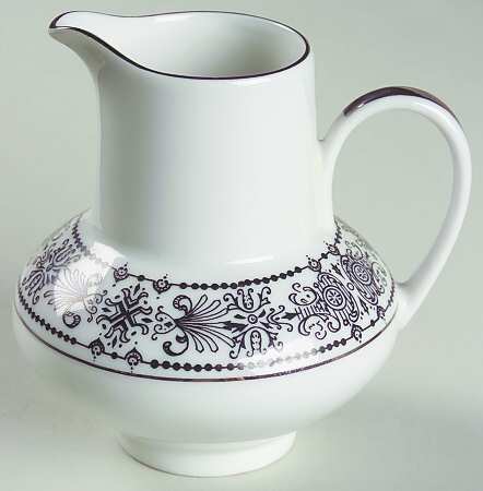 Chateau Black Creamer