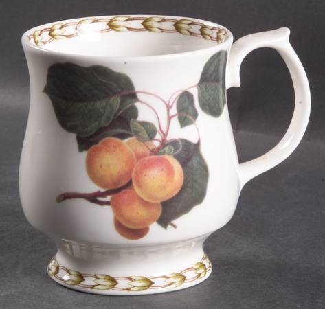 Hooker's Fruit (Bone, Made In England) Footed Mug