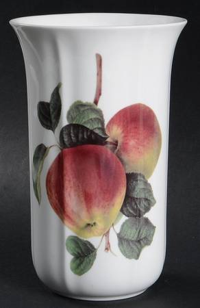 Hooker's Fruit (Bone, Made In England) 7" Vase