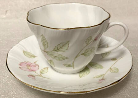 Melissa Flat Cup & Saucer Set