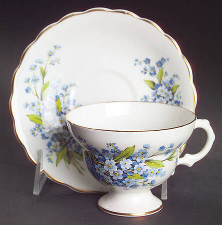 RIA1 Footed Cup & Saucer Set