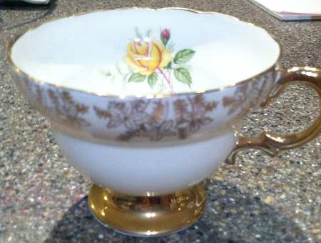 RIA10 Footed Cup